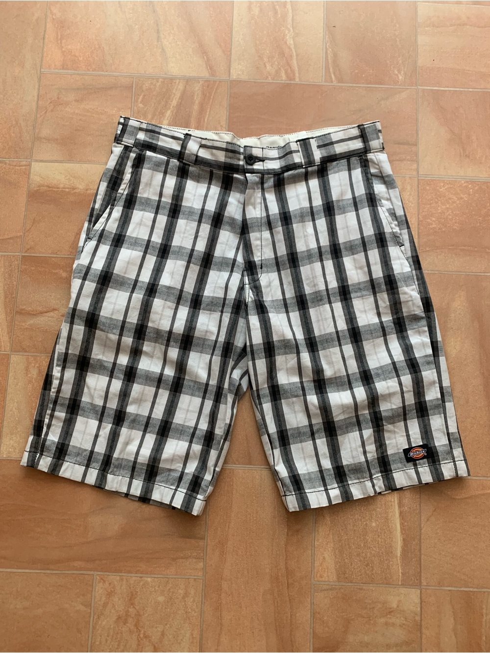 Dickies Men’s White & Black Plaid Regular Fit 36 Flat Front Shorts